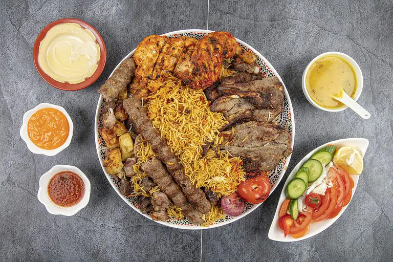 découvrez notre délicieuse recette de l'agneau biryani, un plat traditionnel indien riche en saveurs, mêlant viande tendre, épices aromatiques et riz parfumé. parfait pour les grandes occasions ou un repas convivial en famille!