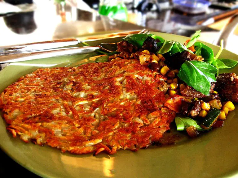 découvrez notre recette délicieuse de potato hash, un mélange savoureux de pommes de terre dorées, d'oignons et de légumes colorés, parfait pour un petit-déjeuner copieux ou un repas réconfortant. facile à préparer et irrésistible, ce plat met en valeur la richesse des pommes de terre dans une préparation croustillante et savoureuse.