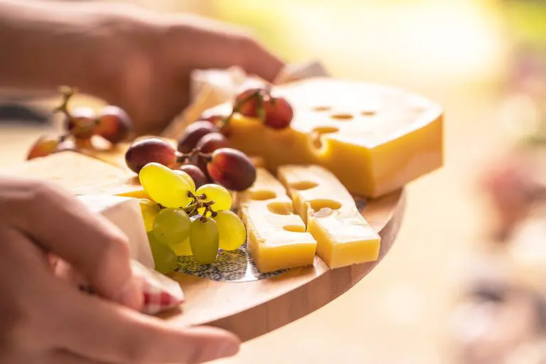 découvrez notre délicieuse sauce au fromage, parfaite pour accompagner vos plats préférés. idéale pour les nachos, les pâtes ou en garniture, cette recette crémeuse et savoureuse ravira les amateurs de fromage.