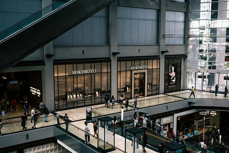 découvrez l'univers incontournable du shopping : tendances mode, bonnes affaires et conseils pour faire de vos courses une expérience agréable et stylée. explorez nos sélections et trouvez tout ce qu'il vous faut pour rehausser votre garde-robe et votre chez-vous.